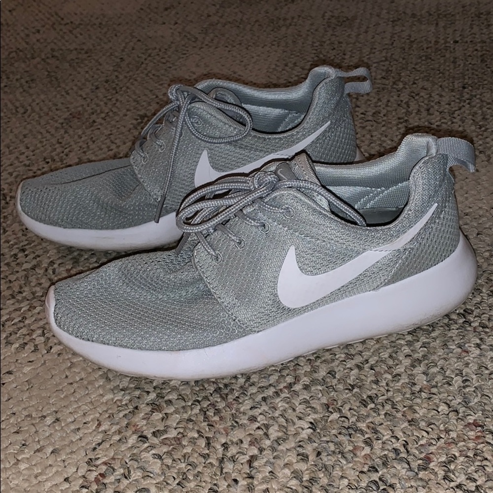 NIKE Roshes
